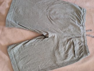 Pantalón corto Nike gris