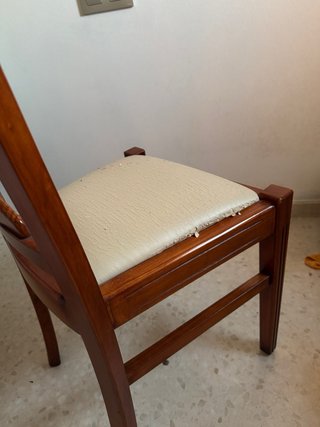 Sillas de madera (4 unidades)