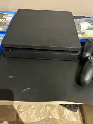 PS4 (PlayStation 4) Negra + 4 Juegos + 2 Mandos