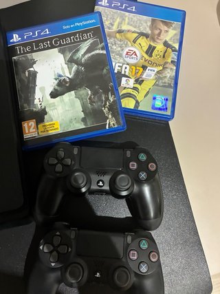 PS4 (PlayStation 4) Negra + 4 Juegos + 2 Mandos
