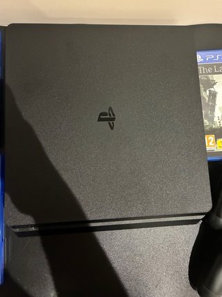 PS4 (PlayStation 4) Negra + 4 Juegos + 2 Mandos