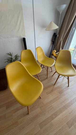 Mesa comedor redonda + 4 sillas nórdicas