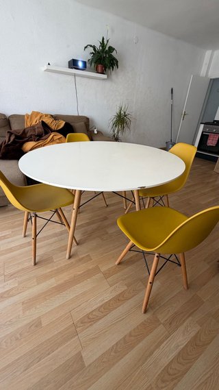 Mesa comedor redonda + 4 sillas nórdicas