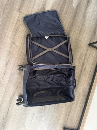 Maleta de viaje azul y gris