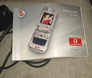 Motorola v980+ con accesorios