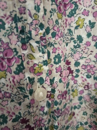Camisa Benetton floral talla M