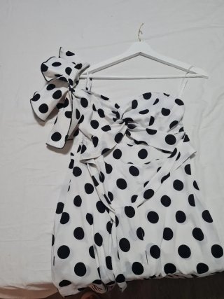 Vestido asimétrico lunares nuevo muy elegante