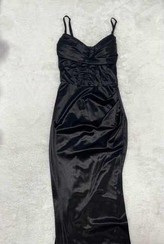 Vestido negro de fiesta elegante