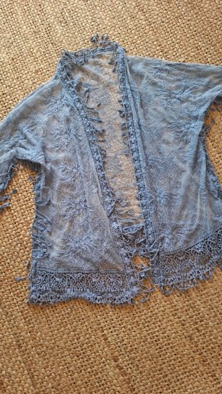 Kimono encaje azul flecos estilo Ibicenco