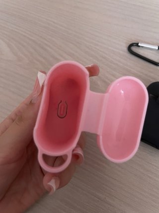 Custodia per cuffiette rosa e nera + moschettone