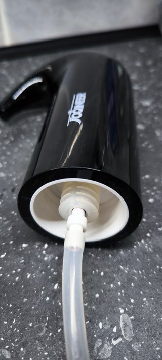 Bomba eléctrica vino y aqua para botellas