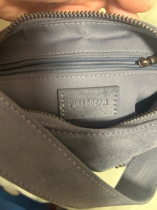 Bolso Pull&Bear azul ante tachuelas