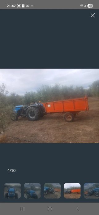 Tractor azul con remolque