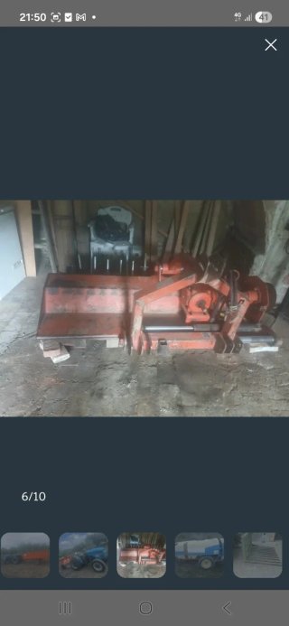 Tractor azul con remolque