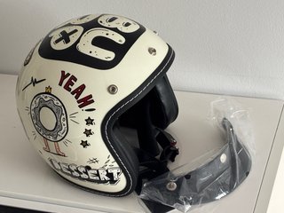 Casco moto estilo retro con dibujos