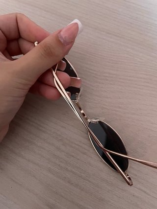 Occhiali da sole ovali oro e neri
