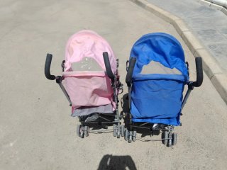 Passeggini blu e rosa