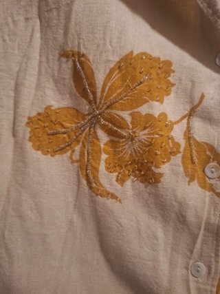 Camisa Oysho floral beige/amarilla Talla XS