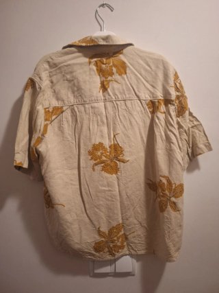 Camisa Oysho floral beige/amarilla Talla XS