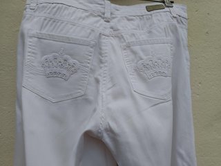 Pantalón vaquero blanco recto y cómodo
