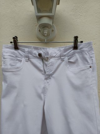 Pantalón vaquero blanco recto y cómodo