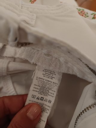 Pantalón vaquero blanco recto y cómodo