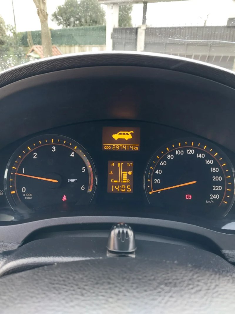 Toyota Avensis 2010 - foto 1