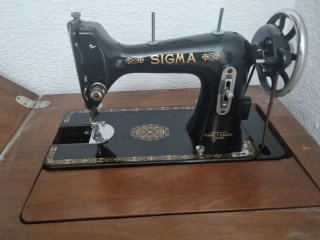 Máquina de coser Sigma antigua