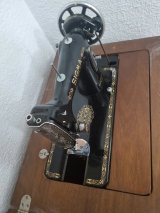 Máquina de coser Sigma antigua