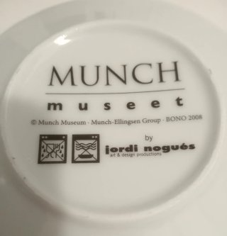 Dos tazas de café con platos