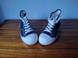 Botines azules y blancos