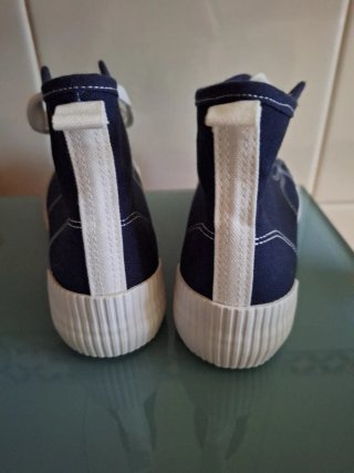 Botines azules y blancos