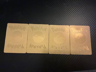 4 Cartas Pokémon Doradas V