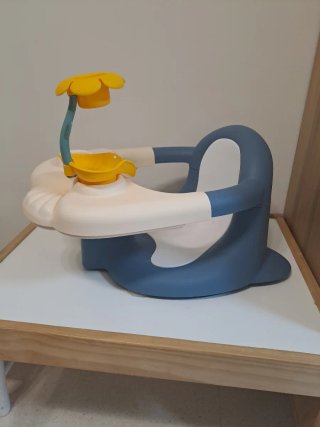 Silla de baño para bebé con juguete