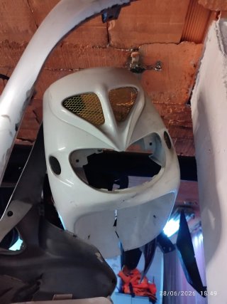 Carenado frontal moto blanco