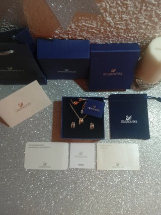 Conjunto Swarovski Nuevo Oro y Blanco