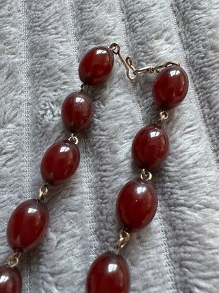 Girocollo vintage bachelite ciliegia