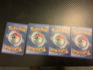 Lote 4 Cartas Pokémon: Goldeen, Spritzee, Umbreon