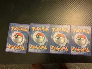 Lote 4 Cartas Pokémon: Goldeen, Spritzee, Umbreon