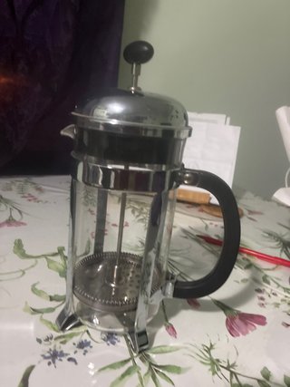 Cafetera de émbolo de cristal y metal