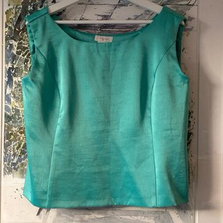 Traje chaqueta y blusa verde azulado