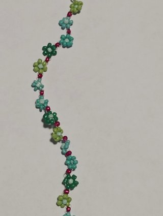 Pulseras hechas a mano con bolitas de flor