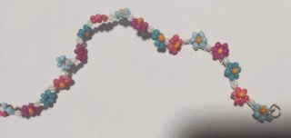 Pulseras hechas a mano con bolitas de flor