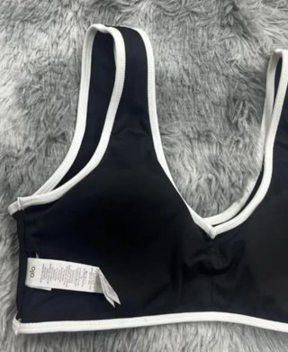 Set sportivo Alo Yoga nero e bianco