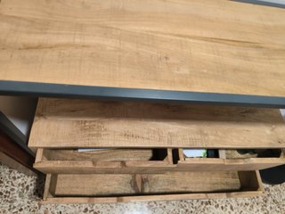 Mueble Banak Importa madera maciza y metal