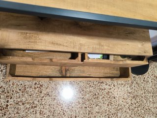 Mueble Banak Importa madera maciza y metal