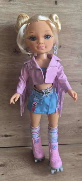 Nancy Patinadora Muñeca