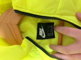 Chaqueta plumífero Nike mujer amarillo