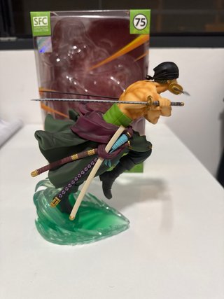 Figura de  Zoro de One Piece gran detallada.