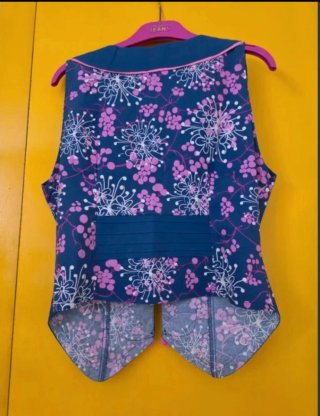 Chaleco nuevo floral azul y rosa